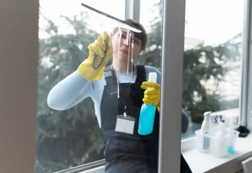 Nettoyage de vitres intérieures et extérieures à la Porte du Der